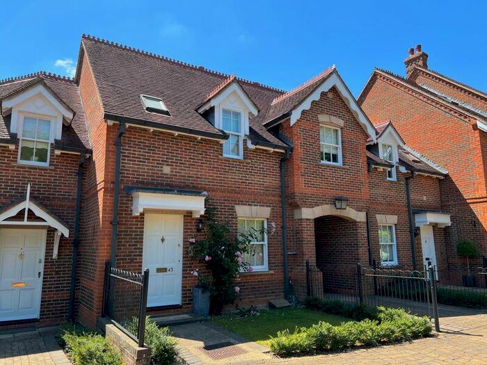 3 Bedroom Town House To Rent In Central Marlow, SL7