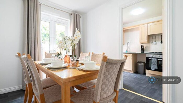 4 Bedroom Semi-Detached House To Rent In Scott Close, Stratford-Upon-Avon, CV37