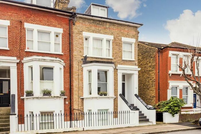 2 Bedroom Flat To Rent In Haldon Road, London, SW18