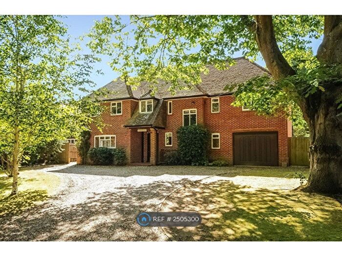 4 Bedroom Detached House To Rent In The Fairway, Godalming, GU7