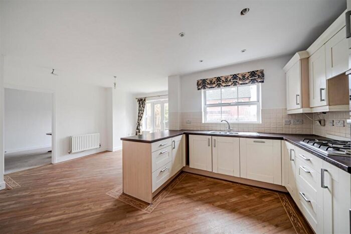 5 Bedroom Detached House For Sale In Gala Close, Bedford, MK41