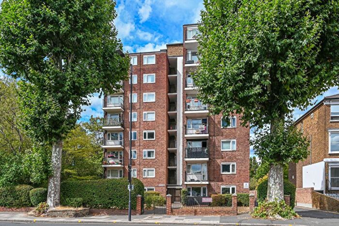 2 Bedroom Flat To Rent In Goldhawk Road, Ravenscourt Park, London, W12
