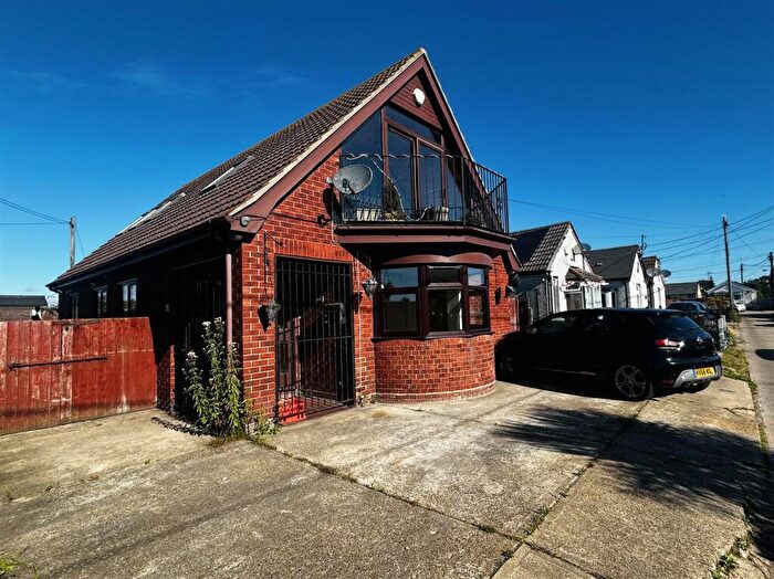 4 Bedroom Detached Bungalow To Rent In Sea Way, Jaywick, CO15