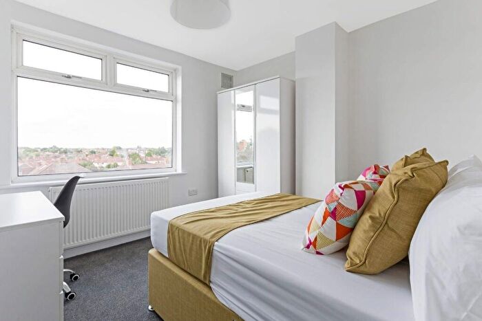 5 Bedroom House To Rent In Kenmore Drive, Bristol, BS7