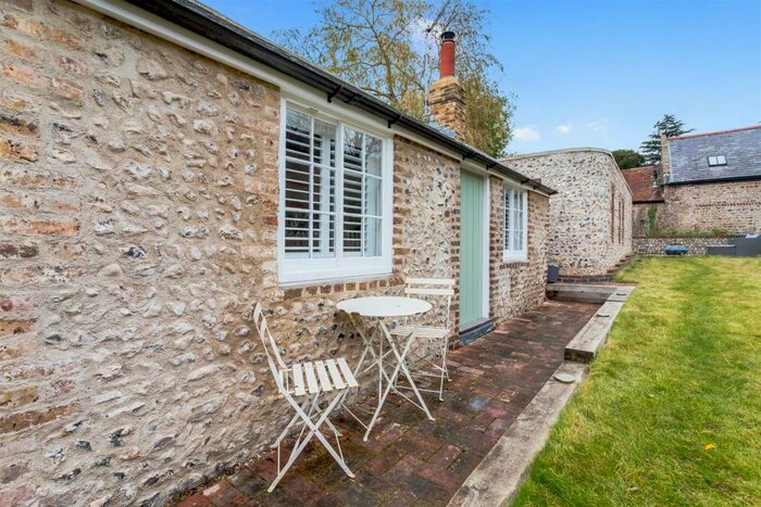 3 Bedroom Detached House To Rent In The Square, Brighton, BN1