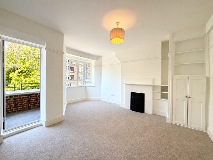 3 Bedroom Flat To Rent In Durban House, White City Estate, London, W12
