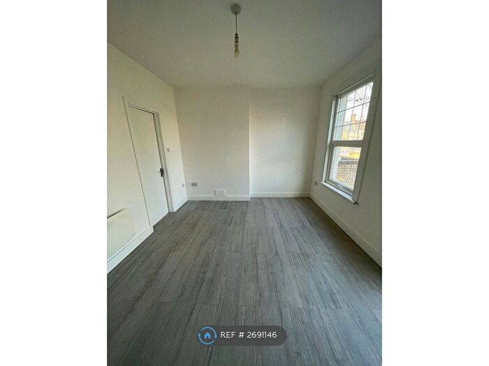 Studio To Rent In Linthorpe Road, London, N16