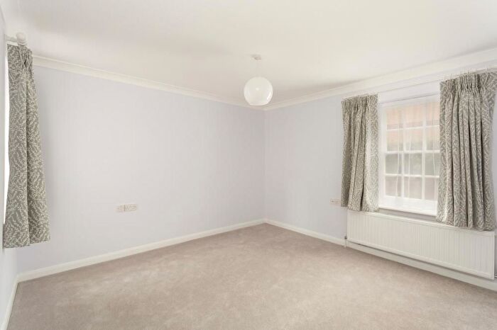 2 Bedroom Flat To Rent In Gloucester Terrace, Paddington, London, W2