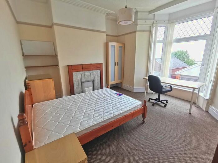 5 Bedroom Barn Conversion To Rent In Malvern Terrace, Brynmill, Swansea, SA2