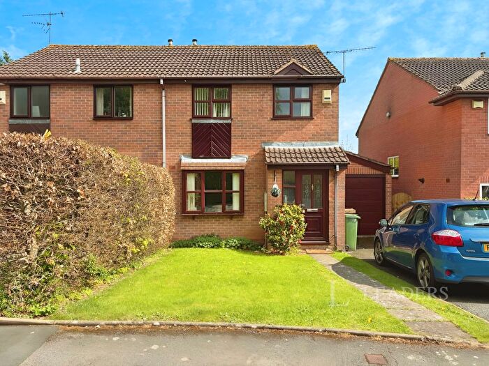 3 Bedroom Semi Detached House To Rent In Peterborough Close, WR5