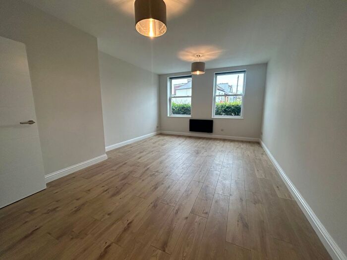 3 Bedroom Flat To Rent In Russell Road, Enfield, EN1