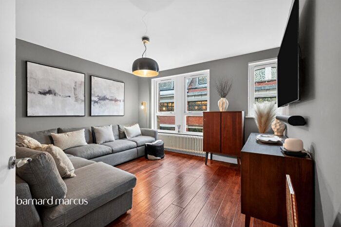 2 Bedroom Flat For Sale In Charing Cross Road, London, WC2H