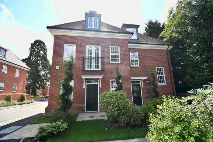 3 Bedroom Flat To Rent In Barnet Road, Arkley, EN5