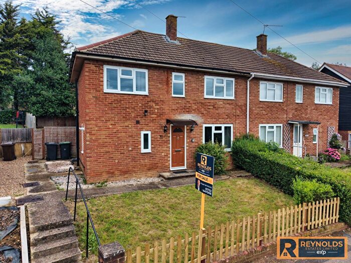 3 Bedroom Semi Detached House For Sale In Nevill Road, Snodland, Kent, ME6