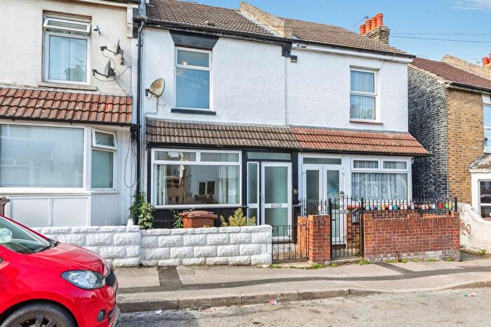 4 Bedroom Terraced House For Sale In Albany Road, Gillingham, ME7