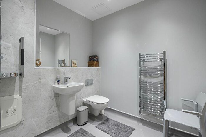 2 Bedroom Flat For Sale In (flat ), Barnton Grove, Barnton, Edinburgh, EH4