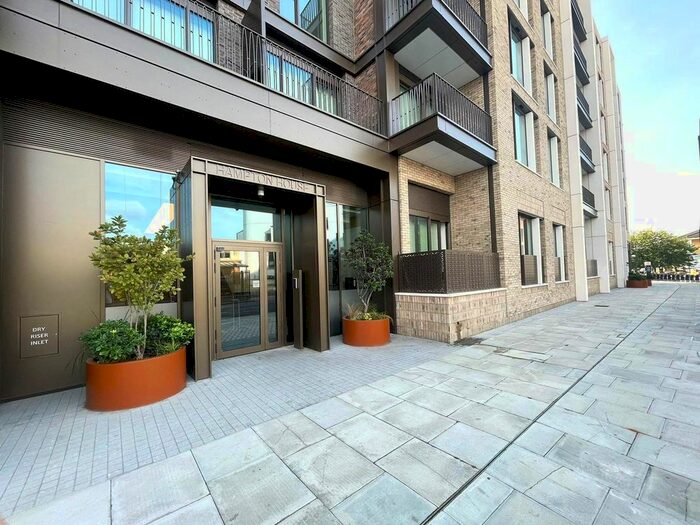 2 Bedroom Flat To Rent In Hampton House, Michael Road, London, SW6