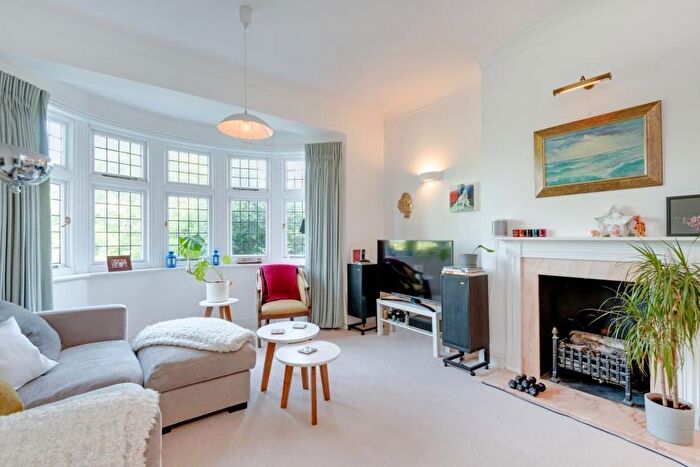 3 Bedroom Apartment To Rent In Oakhill Avenue, Hampstead, NW3