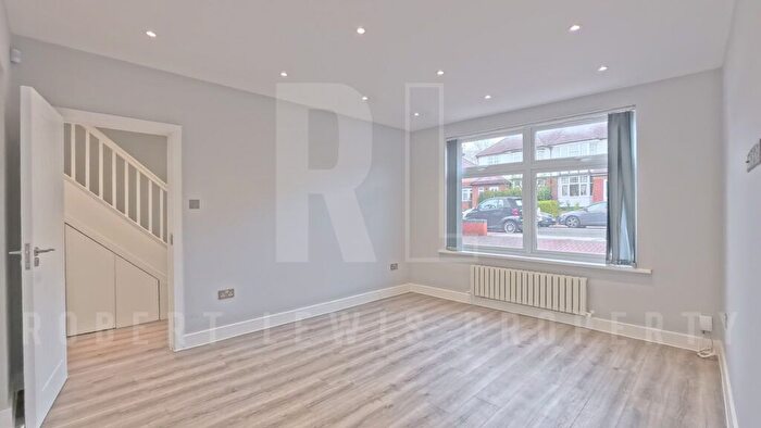 4 Bedroom Semi-detached House To Rent In Court House Gardens, London, N3