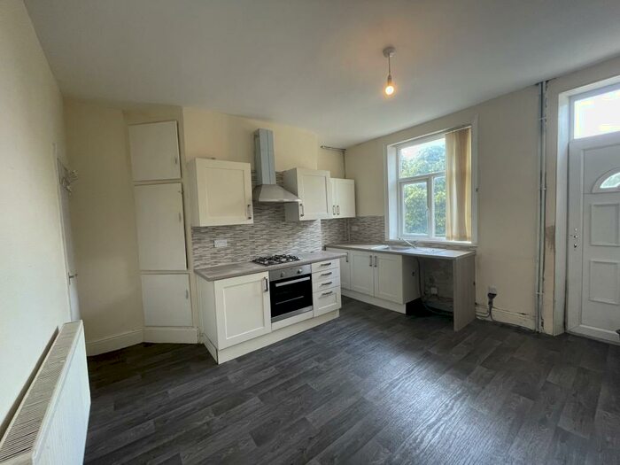 3 Bedroom House To Rent In Paley Road, Bradford, BD4