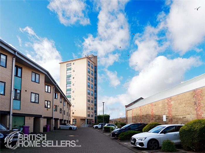 2 Bedroom Apartment For Sale In Old Bellgate Place, London, E14