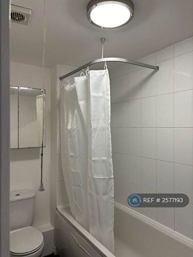 2 Bedroom Flat To Rent In College Way, Bristol, BS34