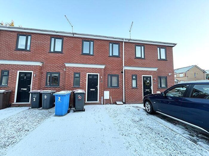 2 Bedroom Semi-Detached House To Rent In Heath Field Green, Salford, M6