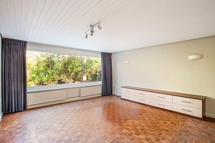 6 Bedroom Detached House To Rent In Golf Club Road, Weybridge, KT13