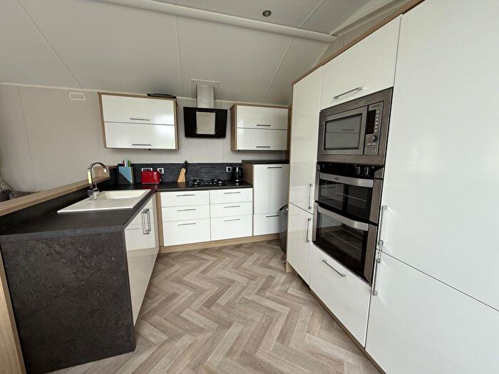 2 Bedroom Park Home For Sale In Stratheck Holiday Park, PA23