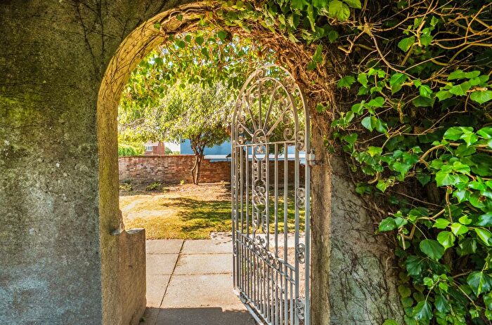 2 Bedroom Flat For Sale In Cambridge Gardens, Cambridge House Cambridge Gardens, TN2