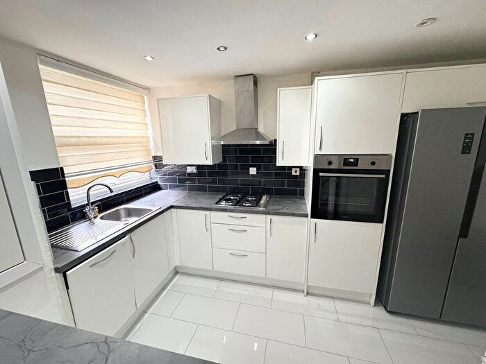 2 Bedroom Property To Rent In Willowherb Walk, Romford, RM3
