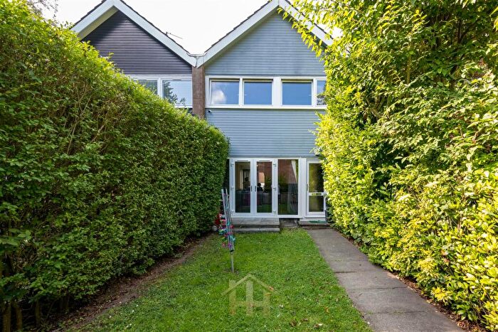 3 Bedroom Terraced House For Sale In Orchard Court, Dundee, DD4