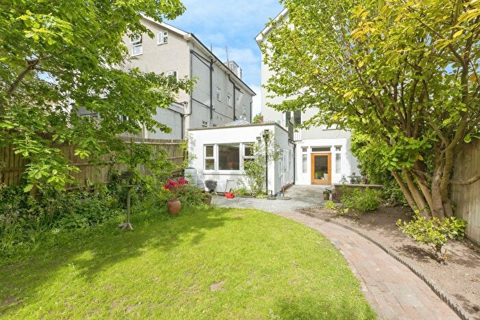 4 Bedroom Flat For Sale In Upper Grosvenor Road, Tunbridge Wells, Kent, TN1