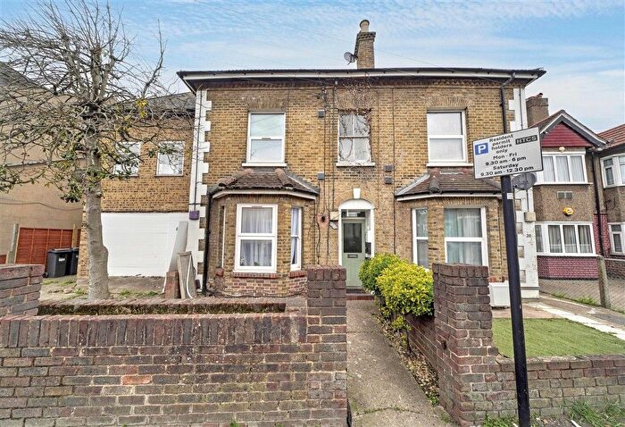 2 Bedroom Flat For Sale In Hibernia Road, Hounslow, TW3