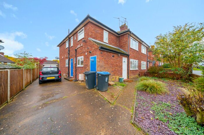 2 Bedroom Flat To Rent In Hermitage Woods Crescent, Woking, GU21