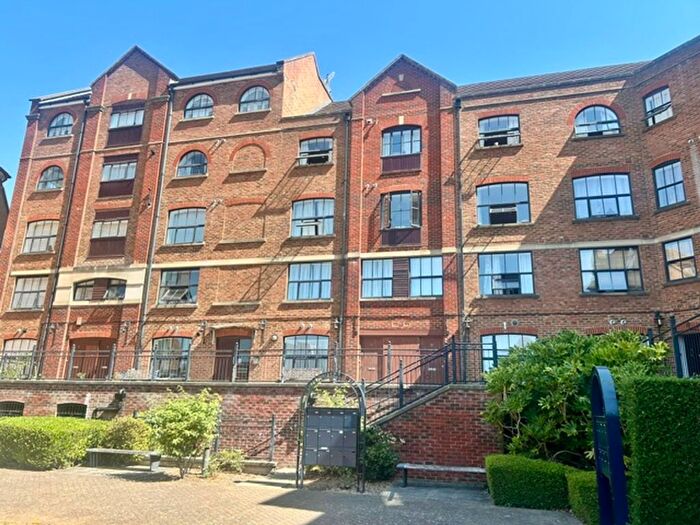 2 Bedroom Flat To Rent In Whitefriars Wharf, Tonbridge, TN9