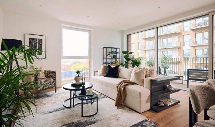 Studio For Sale In Peninsula House, Grand Union, Wembley, , Wembley, HA0