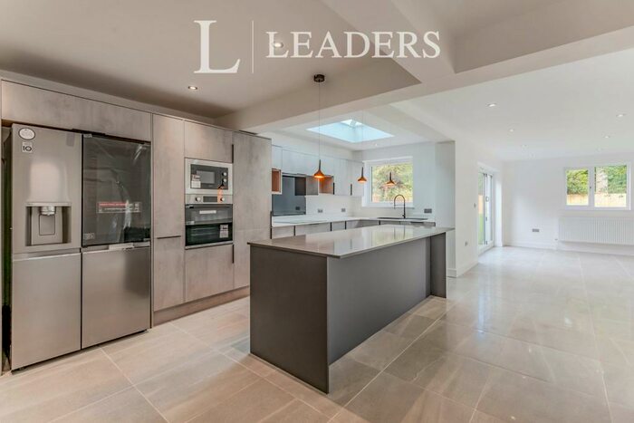 4 Bedroom Detached House To Rent In Three Bridges Road, RH10