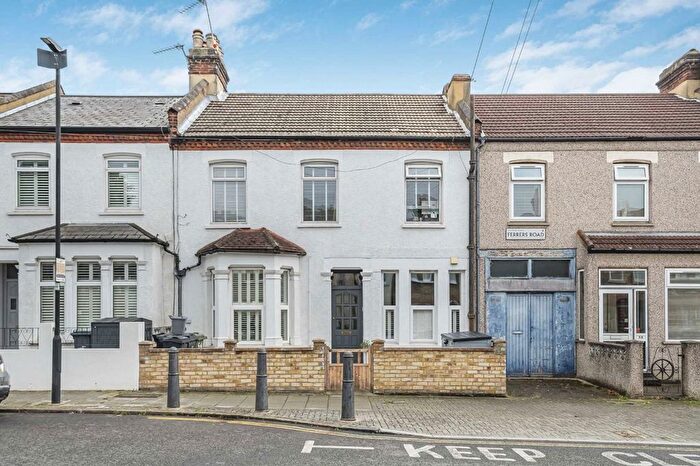 3 Bedroom Flat For Sale In Ferrers Road, Streatham, SW16