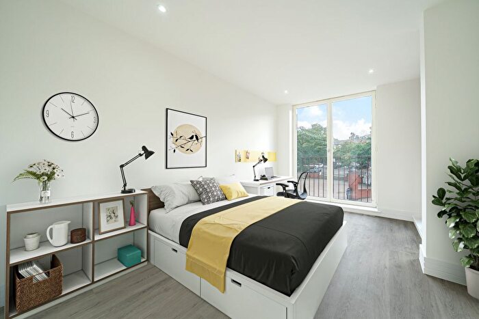 2 Bedroom Flat To Rent In Greenwich High Road, London, SE10