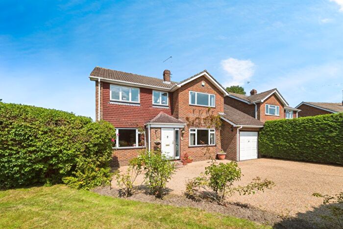 4 Bedroom Detached House For Sale In Brookhill Close, Copthorne, Crawley, RH10