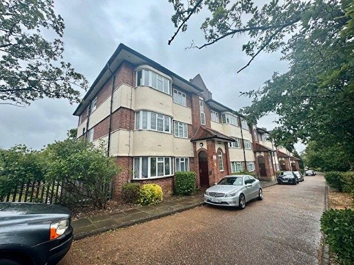 3 Bedroom Flat To Rent In Alexandra Avenue, Harrow, HA2