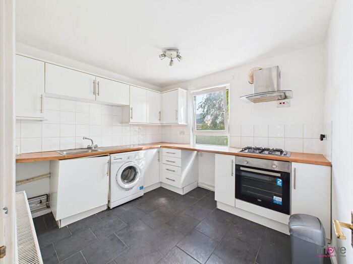 3 Bedroom Flat To Rent In The Dukeries, Gloucester, GL1