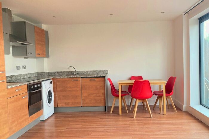 1 Bedroom Flat To Rent In Denmark Hill, Camberwell, London, SE5