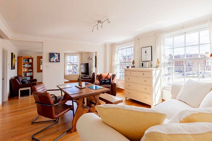 2 Bedroom Flat For Sale In The Strand, Exmouth, EX8