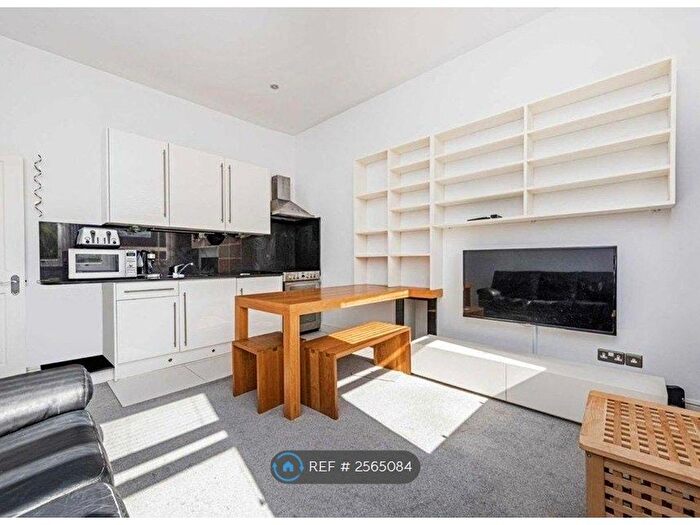 2 Bedroom Flat To Rent In Comeragh Road, London, W14