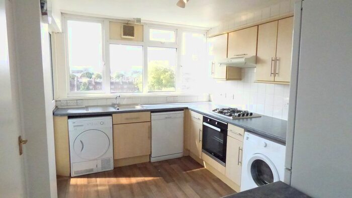 3 Bedroom Flat To Rent In Garratt Lane, Tooting Broadway, SW17