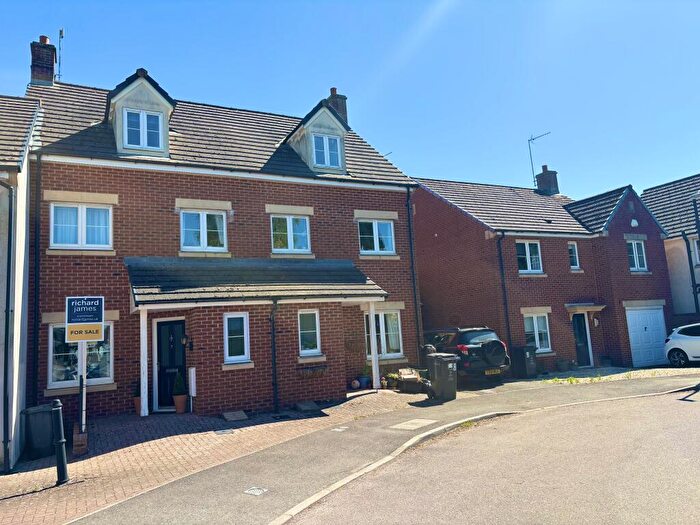 3 Bedroom Terraced House For Sale In John Alder Close, Chiseldon, Swindon, SN4