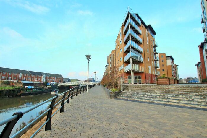 2 Bedroom Flat To Rent In Sail House, Ship Wharf, CO2