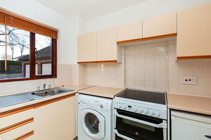 1 Bedroom Maisonette To Rent In Dorchester Court, Oriental Road, GU22